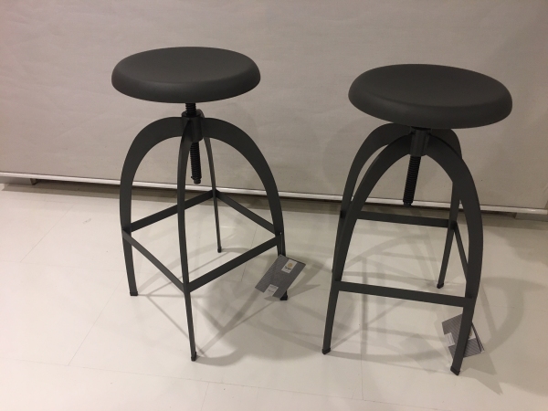 Riga  screw-up stool