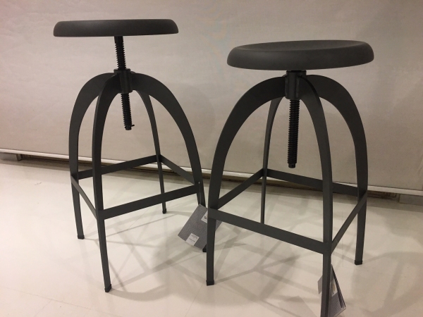 Riga  screw-up stool