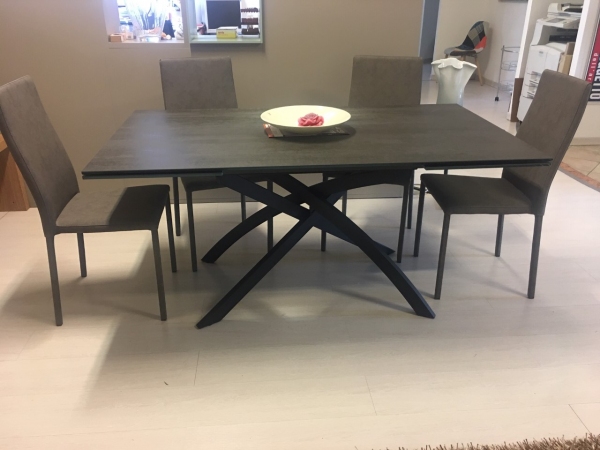 TWIST TABLE