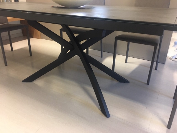 TWIST TABLE