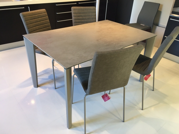 Table DIAMANTE